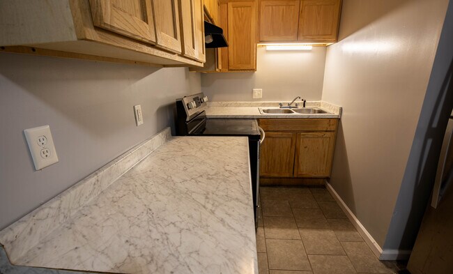 Building Photo - 5768 Aftonshire Dr