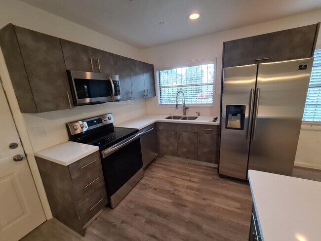 Building Photo - 940 Paseo Morella