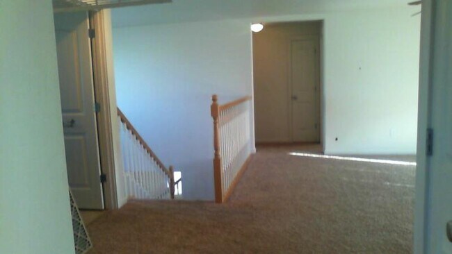 Building Photo - 340 S. Dovetail Ct