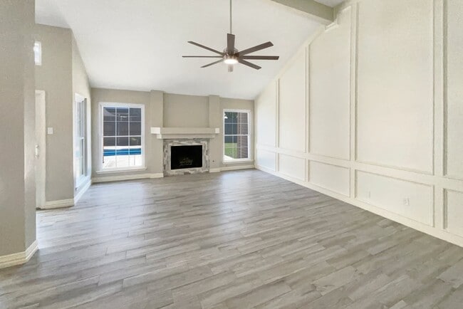 Building Photo - 8017 Spinnaker Cove