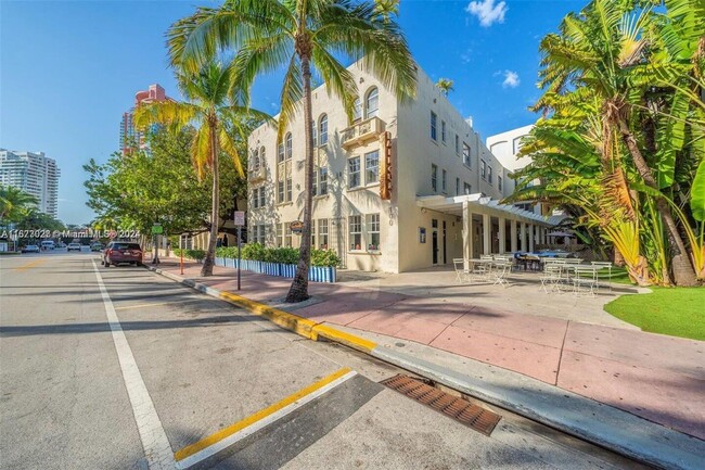 Foto del edificio - 100 Collins Ave