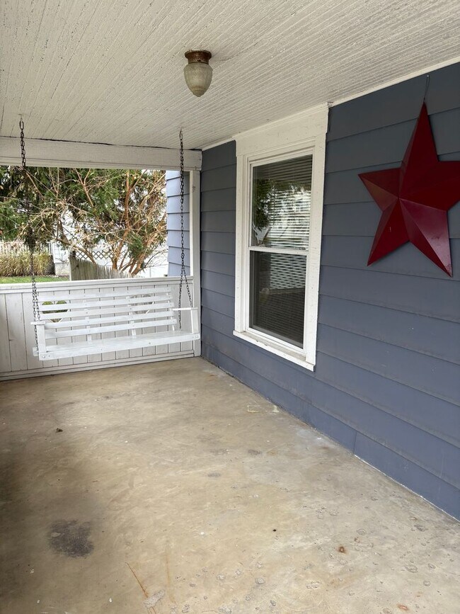 Foto del edificio - 3 bedroom/1 bath house for rent