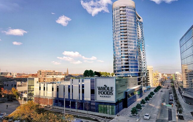 Building Photo - 360 E Market St