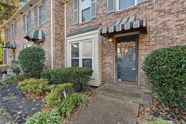 Building Photo - 509 Williamsburg Dr