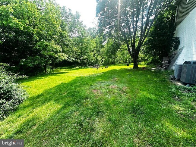 Building Photo - 130 Game Farm Rd