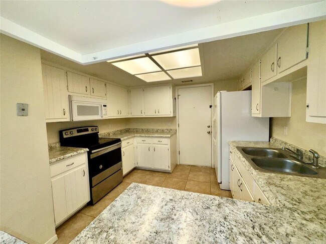 Building Photo - 223 Stowaway Cove