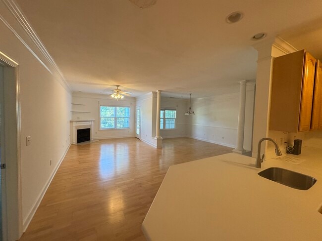 Building Photo - 1025 Riverland Woods Pl