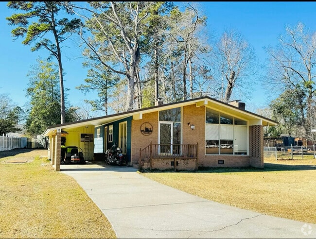 Building Photo - 1109 Mary Ln