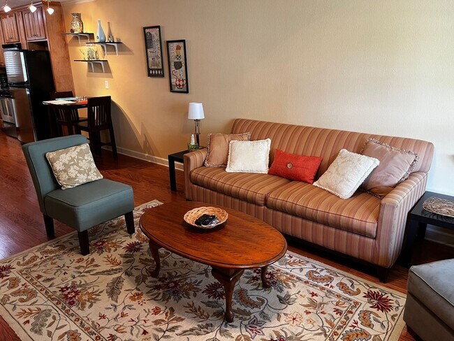 Foto del edificio - Burton Place Condo, #132