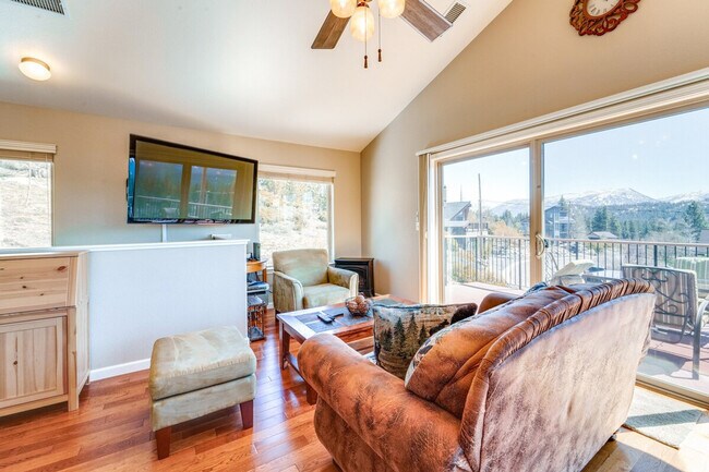 Foto del edificio - 799 Lookout Point Cir