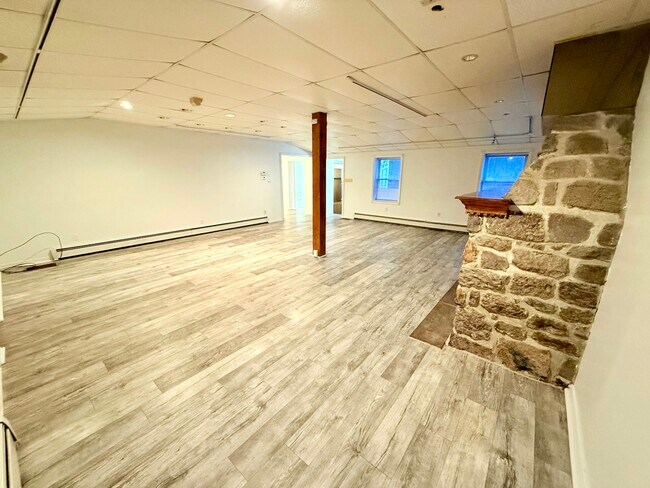 Foto del edificio - 145 Spring Valley Rd