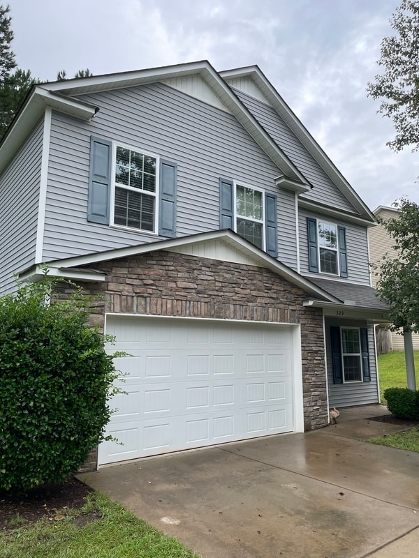 Building Photo - 329 Blythe Creek Dr