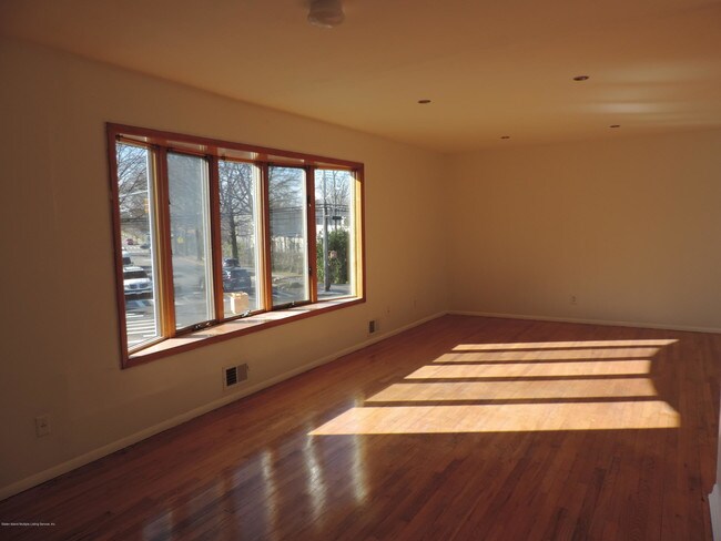 Building Photo - 1205 Rockland Ave