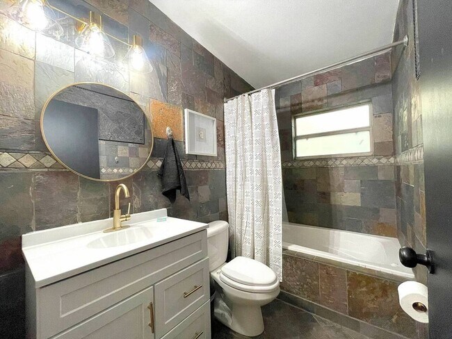Foto del edificio - 318 E Jersey St