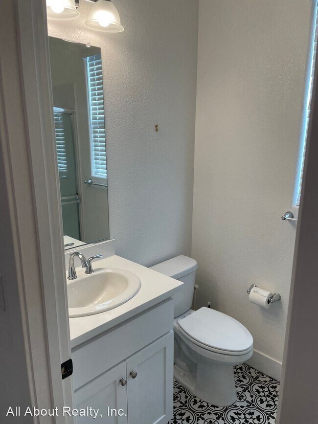 Building Photo - 4 br, 3 bath House - 1305 LARKSPUR DRIVE