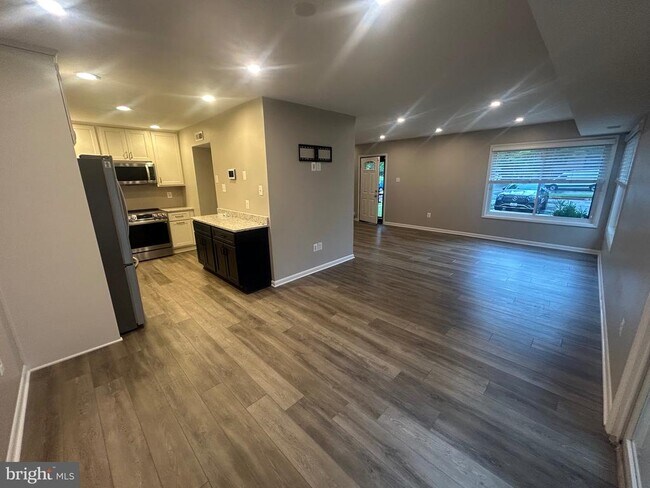 Foto del edificio - 9574 Standon Pl