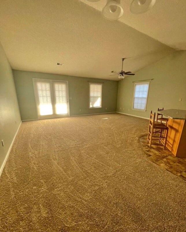 Foto del edificio - 28 Sweetland Ct