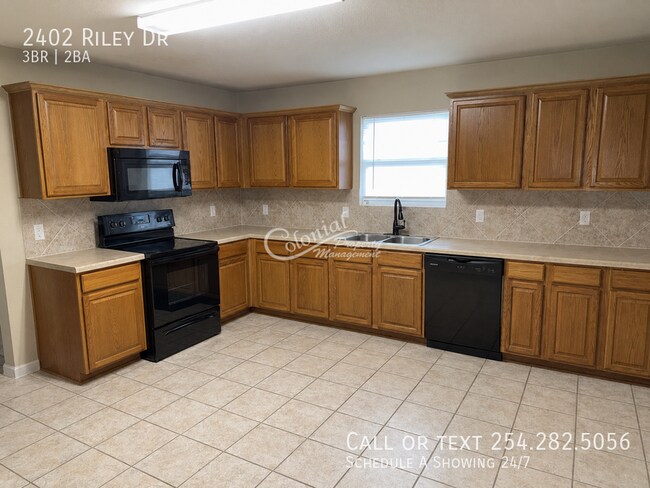 Building Photo - 2402 Riley Dr
