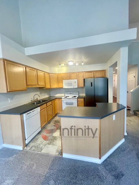 Building Photo - 17716 SW Heatherwood Ln