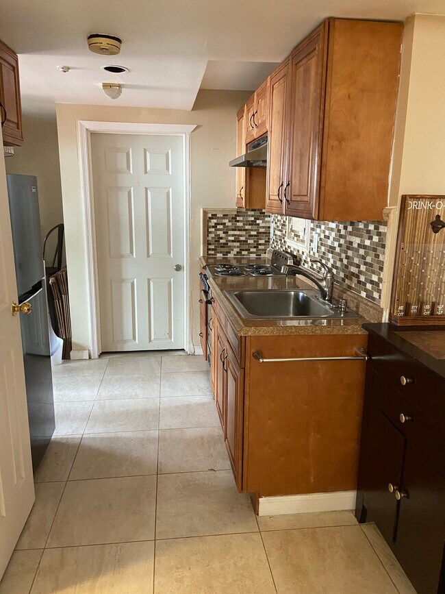 Building Photo - 3528 Bertha Dr