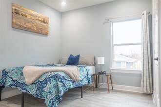 Building Photo - 2214 Des Chaumes St