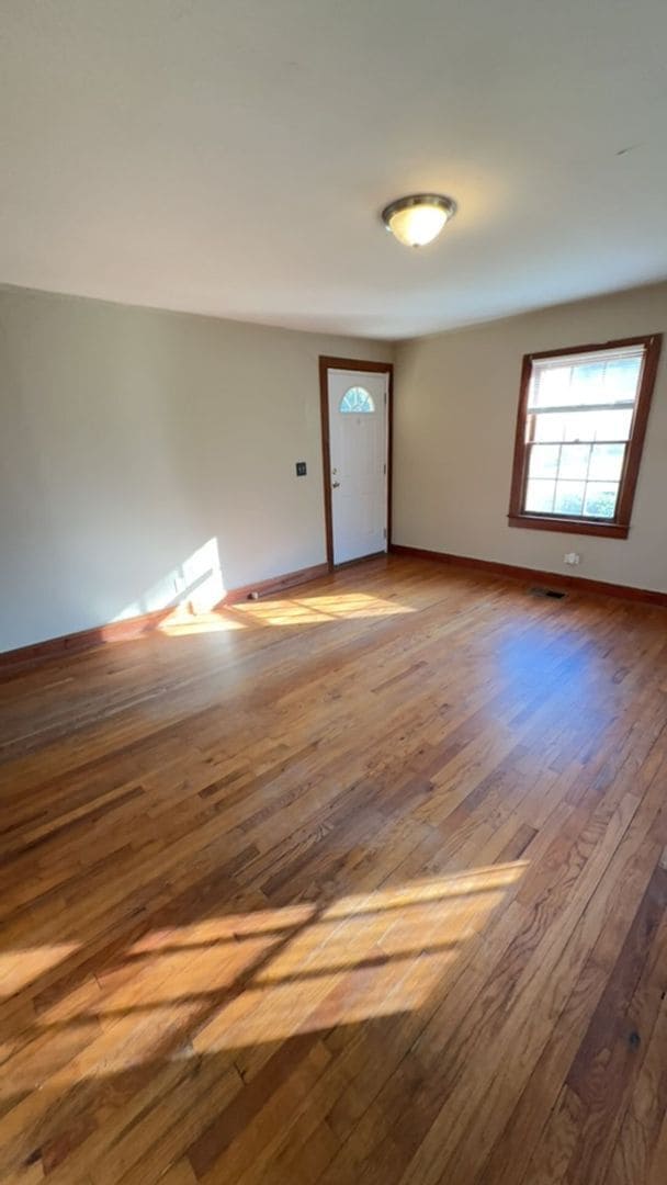 Foto del edificio - 205 Pineleaf Ln