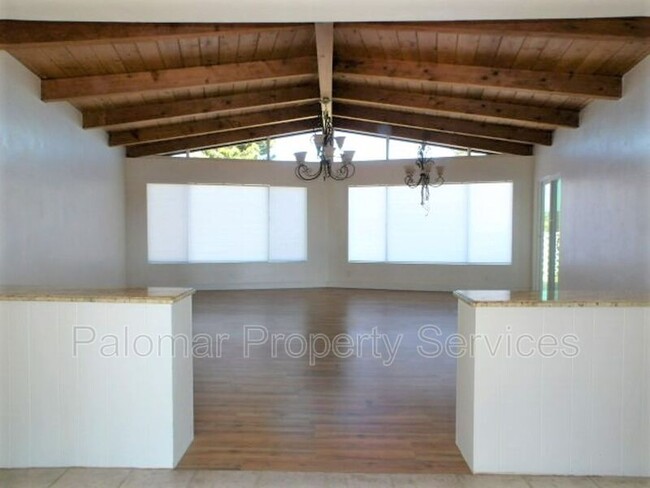 Foto del edificio - 10132 W Lilac Rd