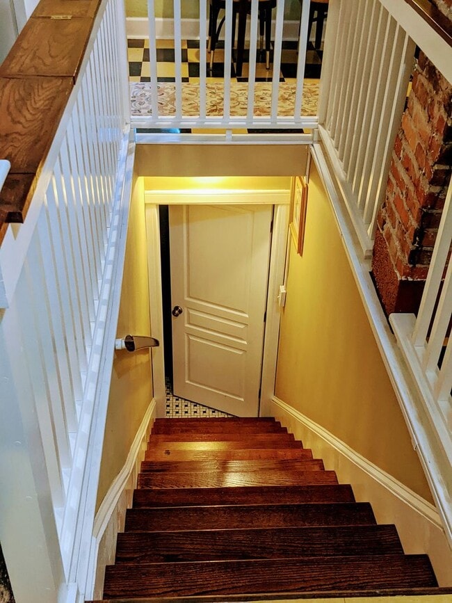 Building Photo - Unique Upstairs Apartment. Fully Furnished...