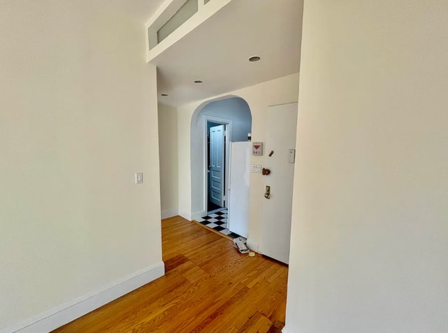 Building Photo - 22 W 68th St