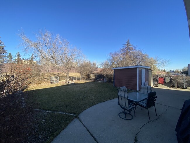 Photo du bâtiment - 10704-10743 43 Ave NW