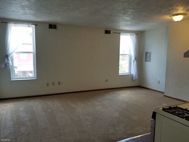 Building Photo - 326 Meyran Ave