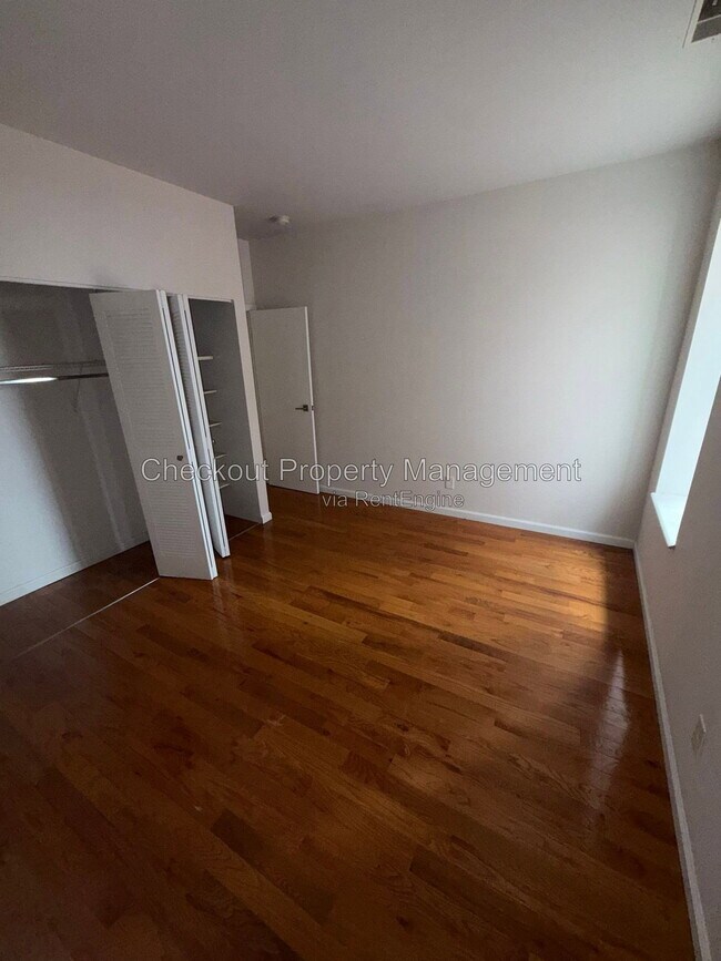 Foto del edificio - 5535 Pershing Ave