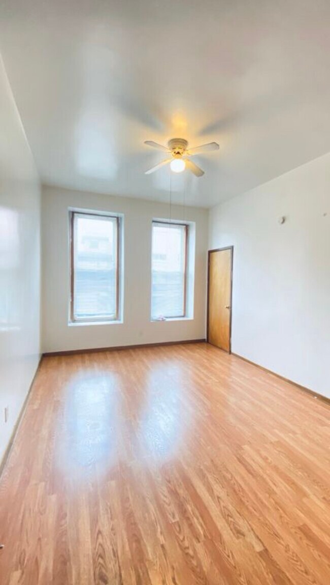 Foto del edificio - 725 N Ada St