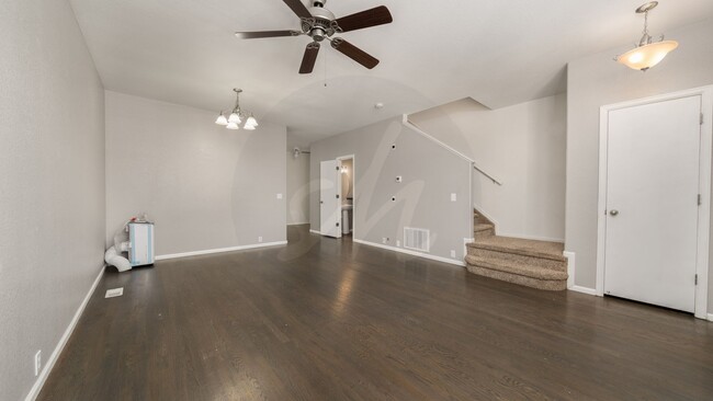 Foto del edificio - Two story townhouse in Southeast Colorado ...