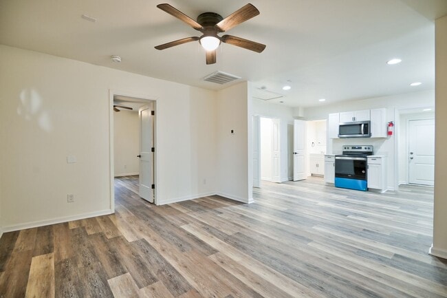 Building Photo - COMING SOON! Modern Living Awaits in This Fully Renovated 2BR Home in Rock Hill!