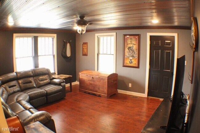 Foto del edificio - 3 br, 1 bath House - 7250 S Strain Ridge Rd