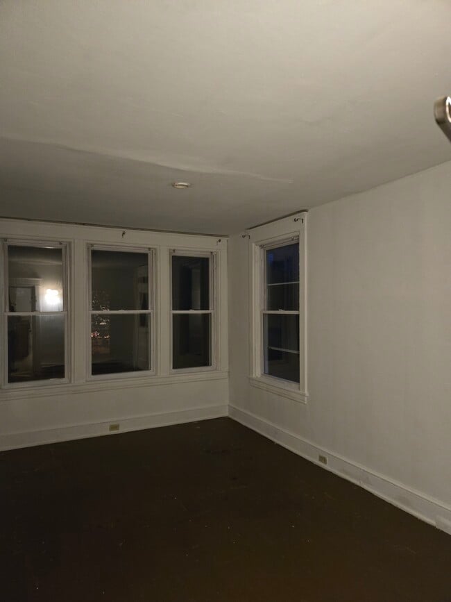 Building Photo - 504 W Chestnut St