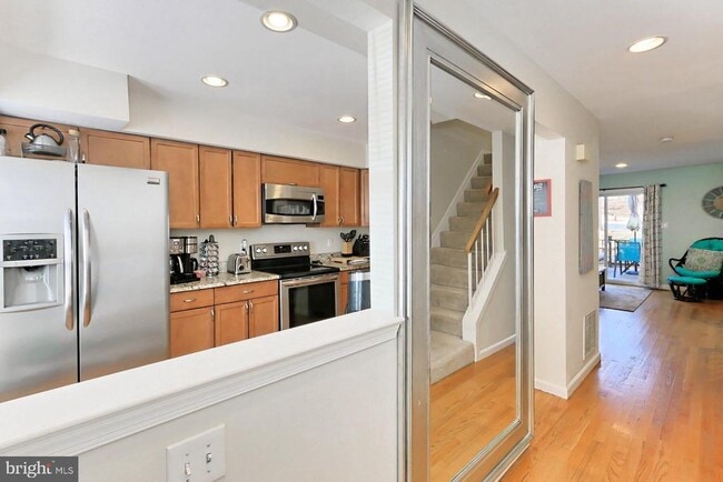 Building Photo - 8492 Laurel Oak Dr