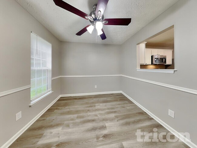 Foto del edificio - 1829 Elkpark Dr