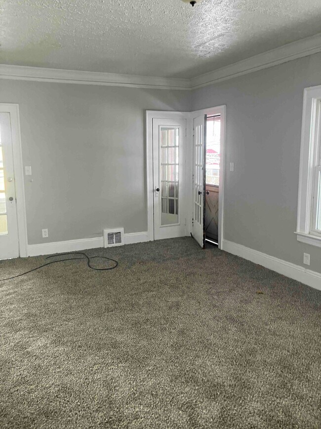 Building Photo - 3615 E 146th St