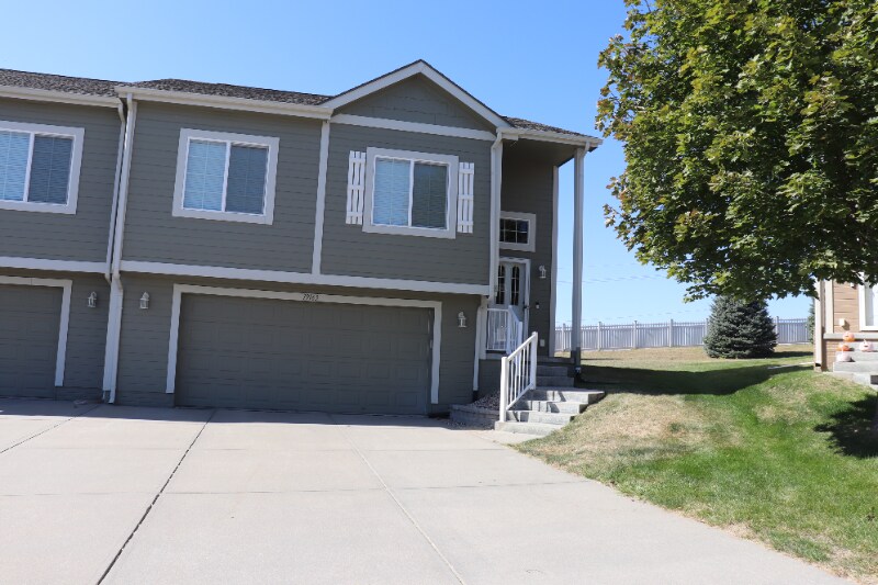 19163 Drexel Cir, Omaha, NE 68135 Townhome Rentals in Omaha NE
