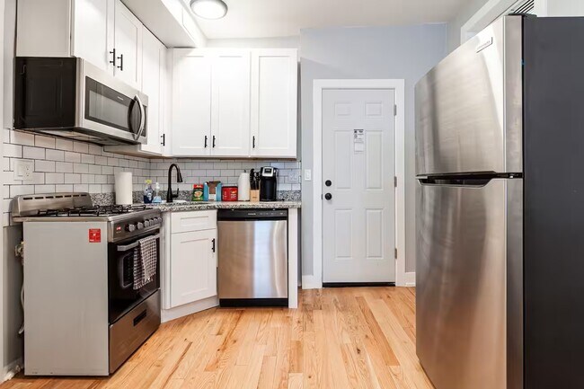 Foto del edificio - 1624 W Beach Ave