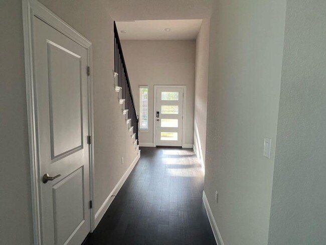 Foto del edificio - 15501 Ellinger Dr