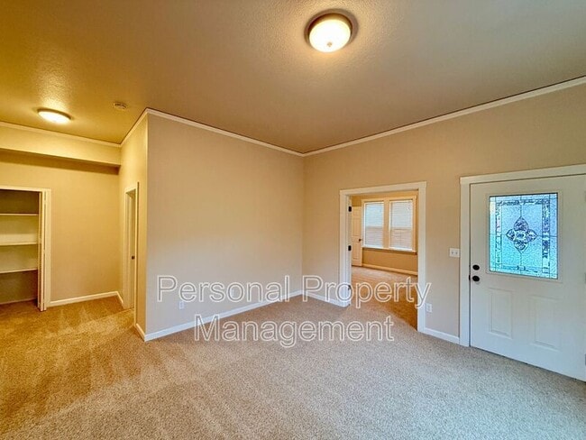 Building Photo - 409 W McLoughlin Blvd