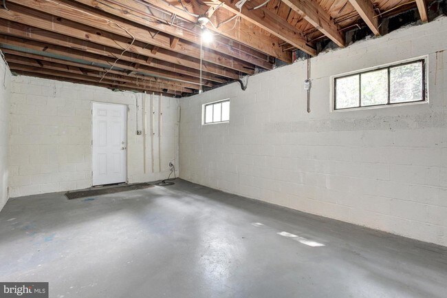 Building Photo - 600 Forest Glen Rd