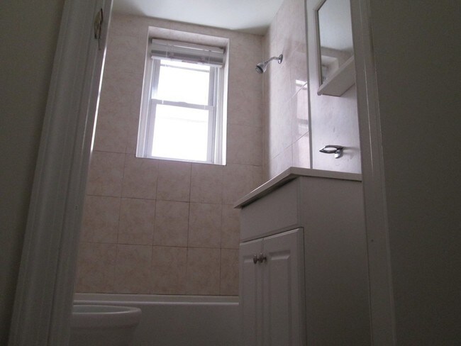 Foto del edificio - 3412 Spring Garden St