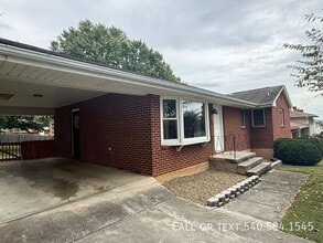 Building Photo - 2933 Tully Dr