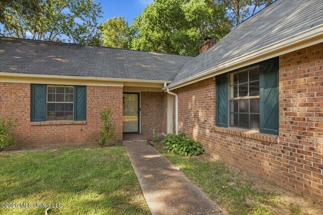 Building Photo - 131 Cypress Dr