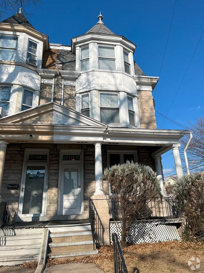 Building Photo - 127 Spring St