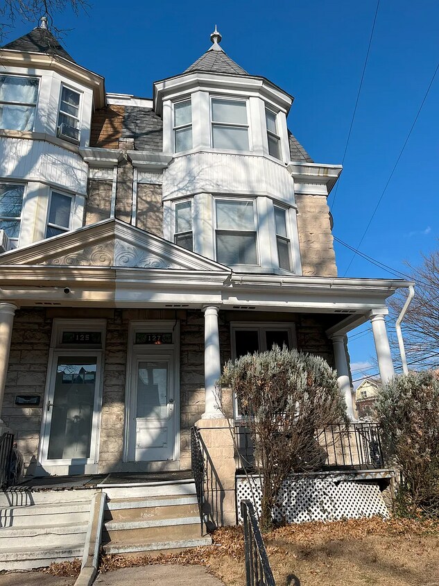 Foto principal - 127 Spring St